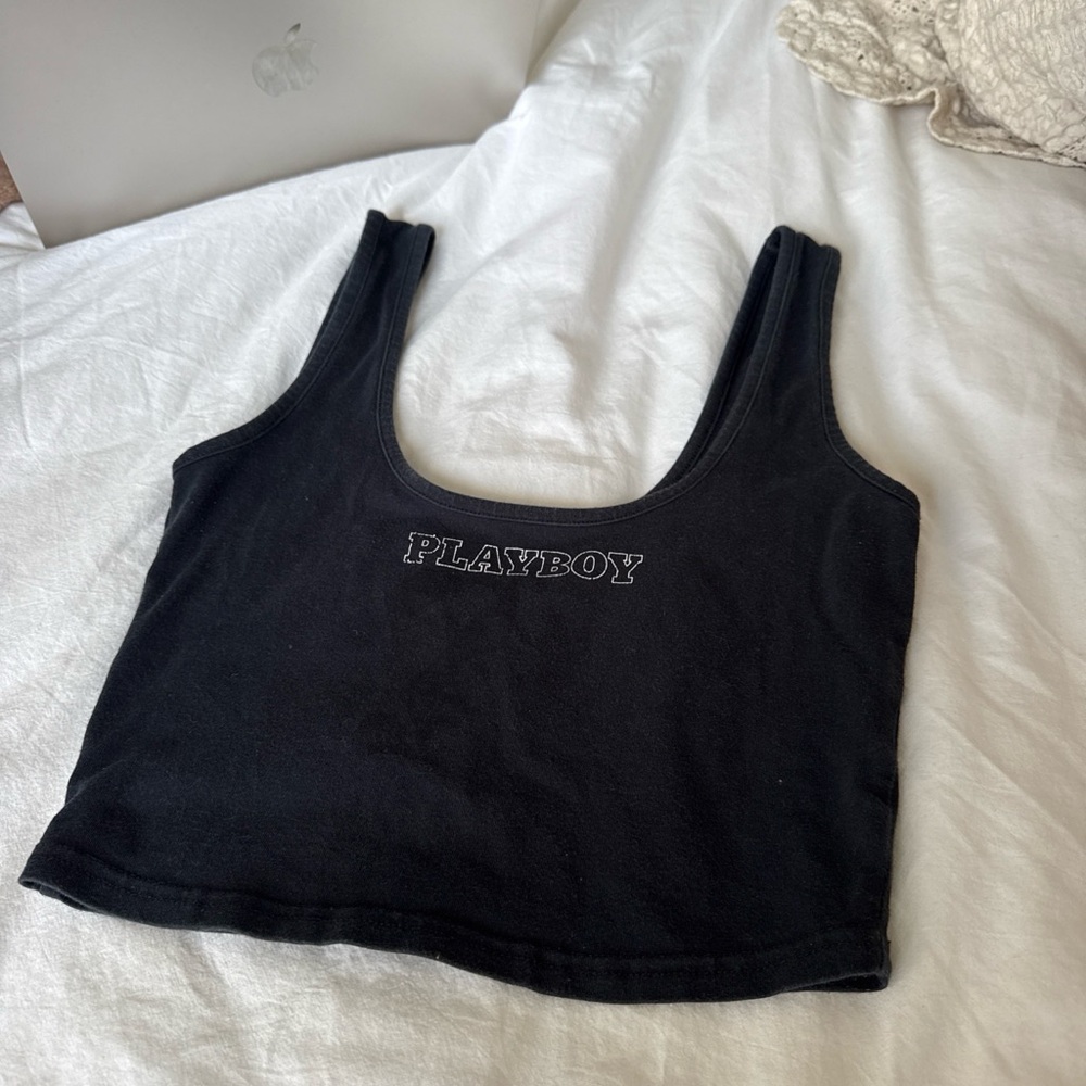 PLAYBOY Black Logo Scoop Cropped Tank